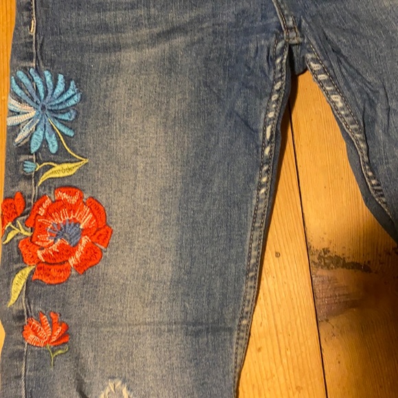 Bundle30 - Worn Skinny Denim Floral Jeans - Picture 2 of 5